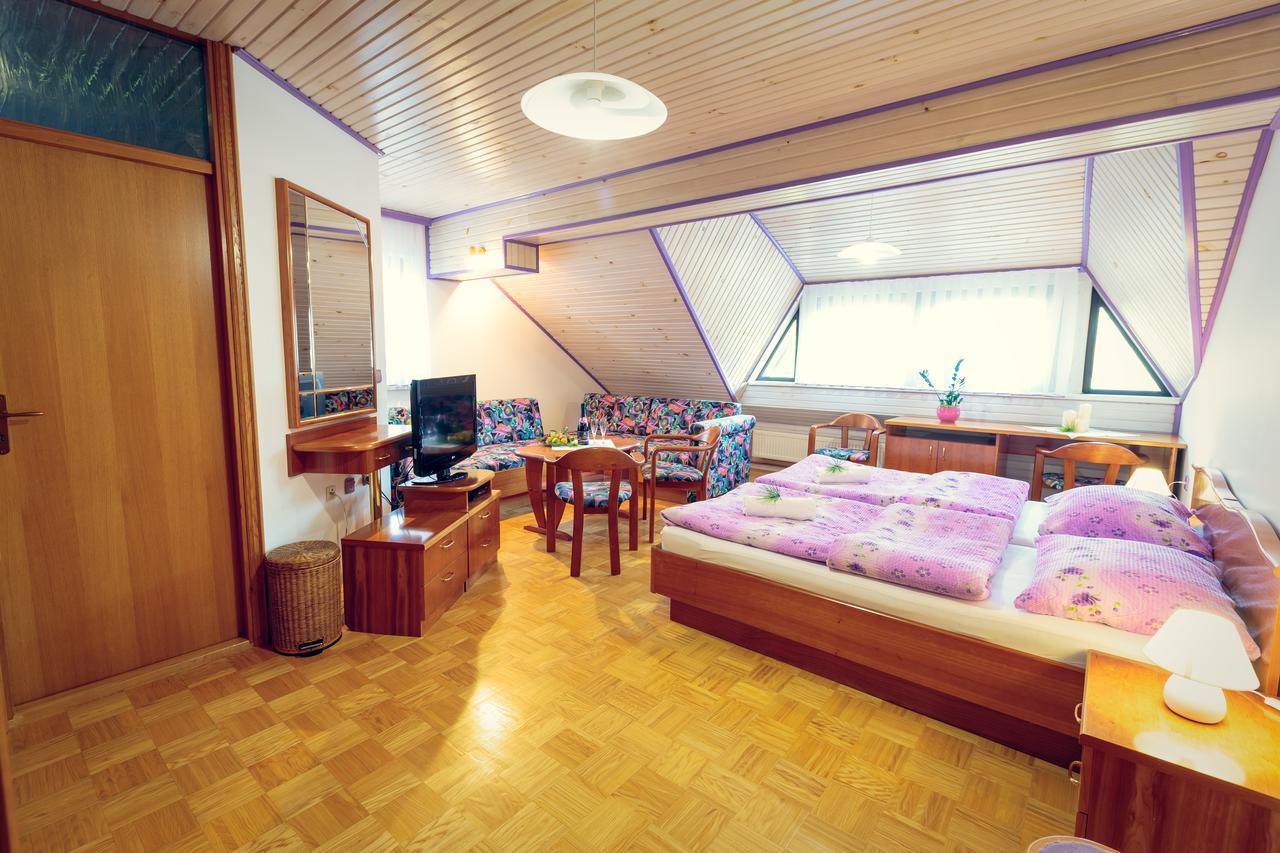 Hotel Zupancicev Hram Dragatuš Exterior foto